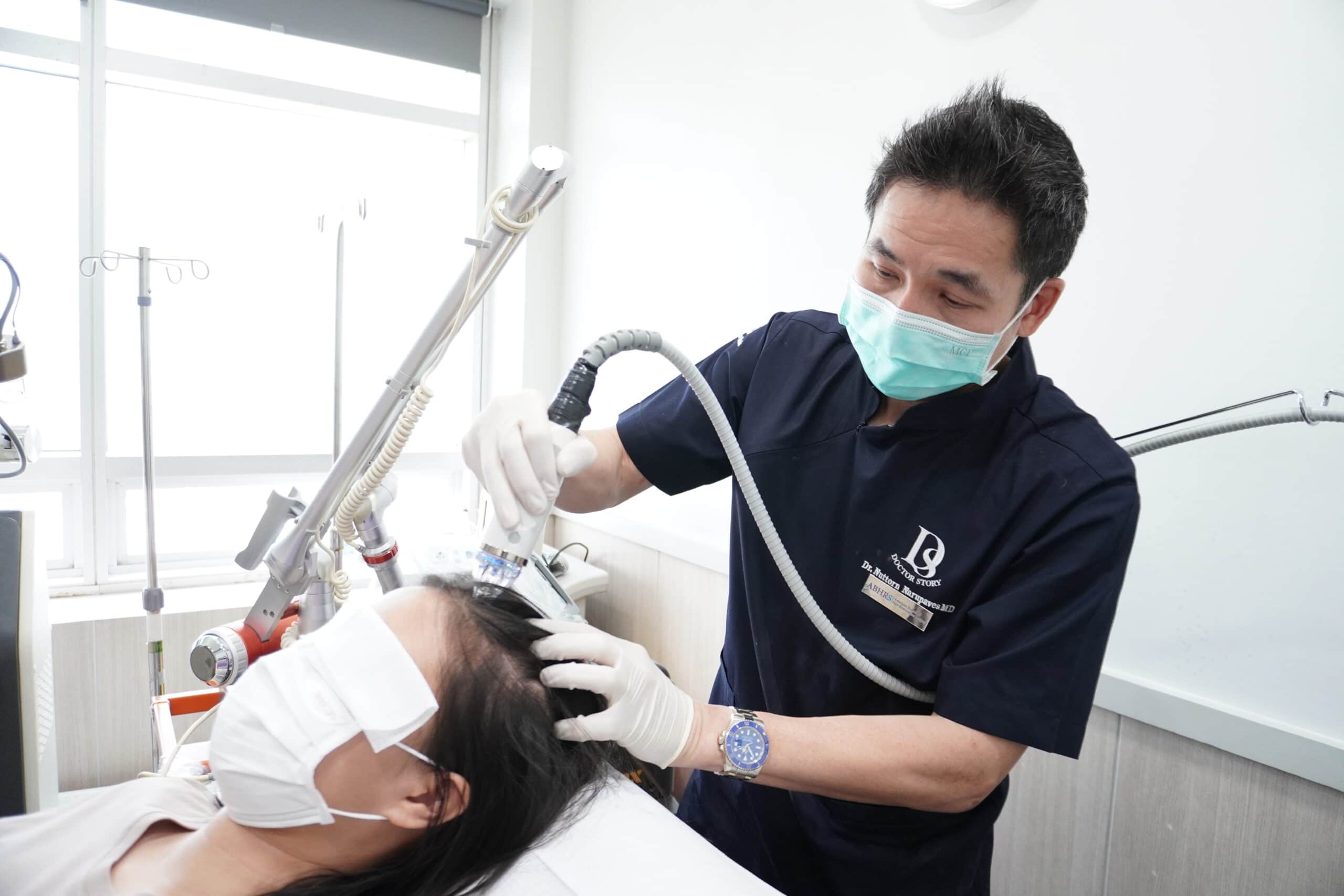 Dr Nuttorn with Patient